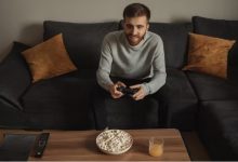 The Social Dynamics Behind Multiplayer Online Games