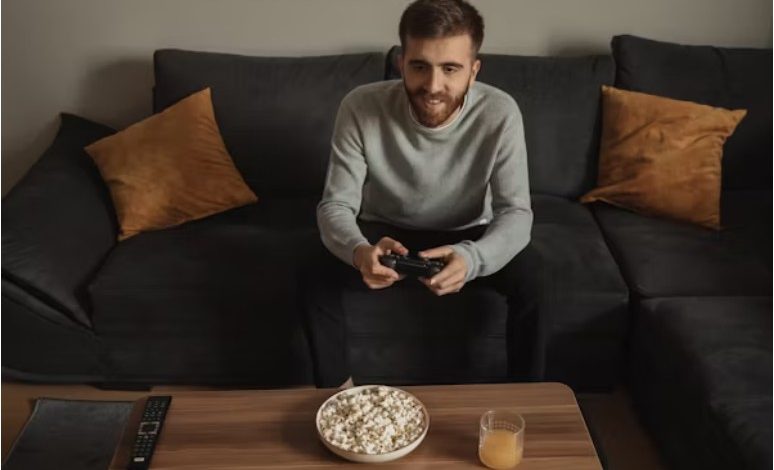 The Social Dynamics Behind Multiplayer Online Games